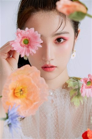 一见倾心，抢来的老婆有点